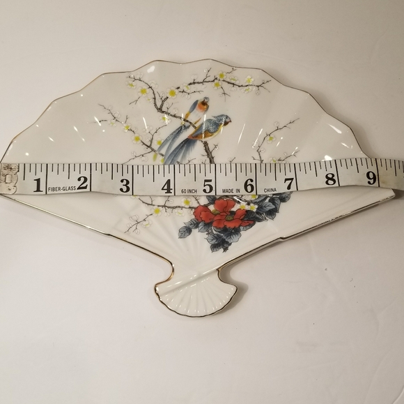 Beautiful fan shaped plate with gold trim - Picture 5 of 6